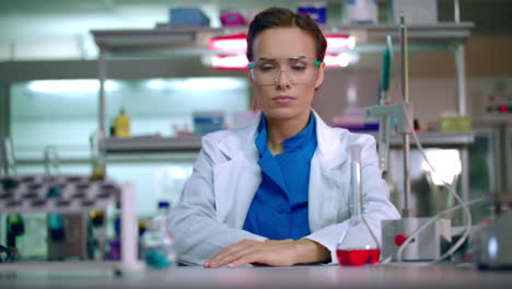 Woman-researcher-wear-safety-glasses-in-lab.-Female-researcher-wearing-glasses